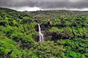 hotels near lingmala falls