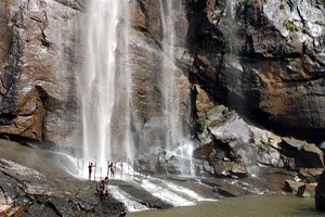 Agaya Gangai waterfalls timings